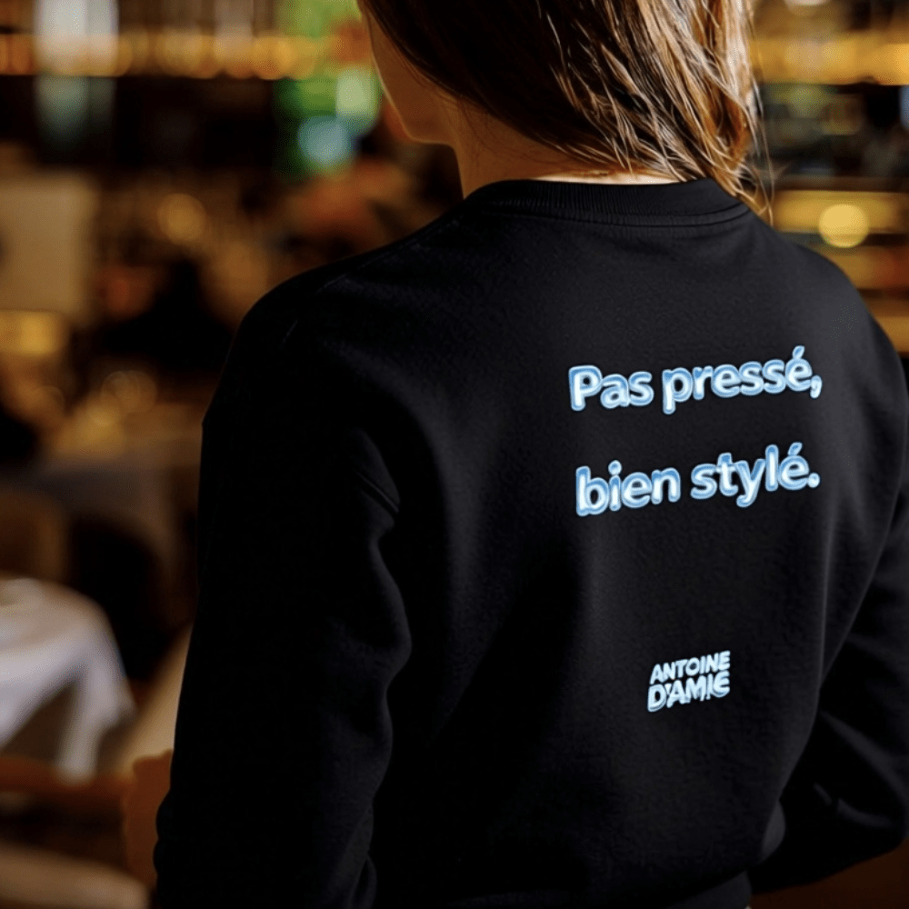 "PASS PRESSE, BIEN STYLE." Embroidered Crewneck - Antoine D'Amie