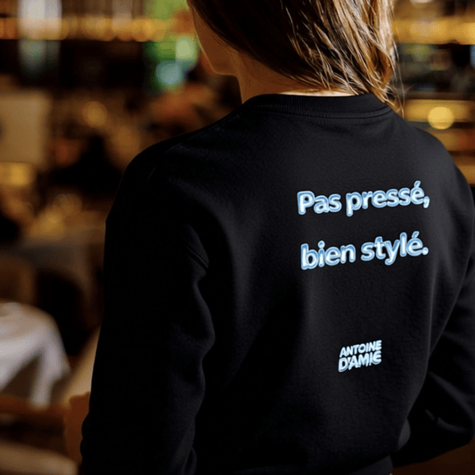 "PASS PRESSE, BIEN STYLE." Embroidered Crewneck - Antoine D'Amie