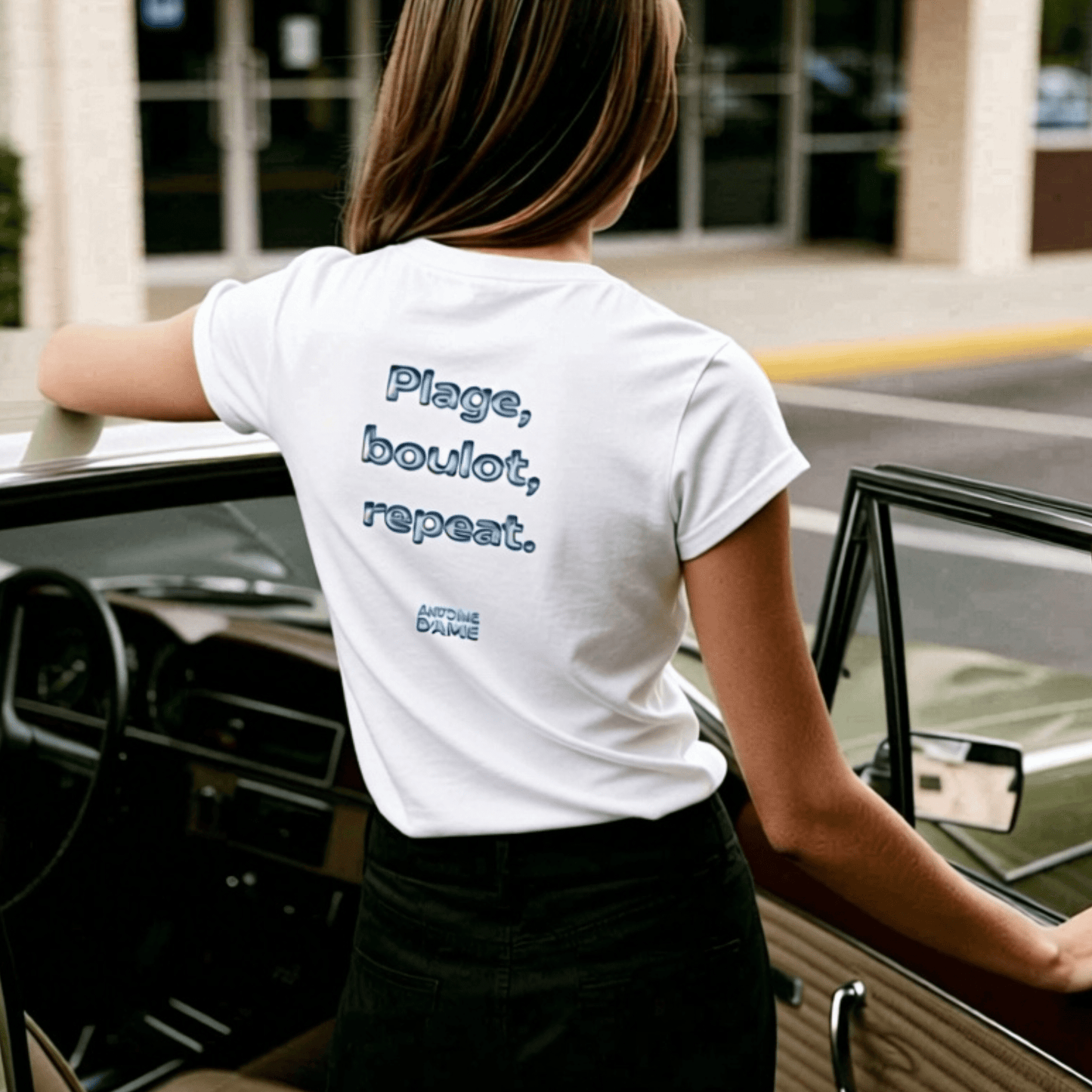 "PLAGE, BOULOT, REPEAT." Embroidered T-Shirt - Antoine D'Amie