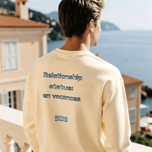 "RELATIONSHIP STATUS: EN VACANCES" Embroidered Crewneck - Antoine D'Amie